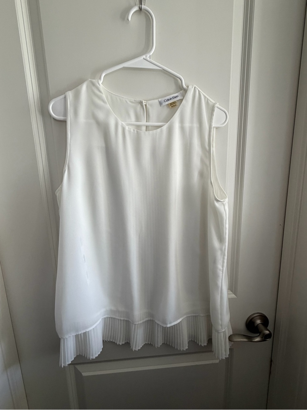 Calvin Klein White Sleeveless Pleated-Hem Camisole